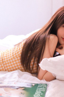 女士不遮阴小内搭走秀